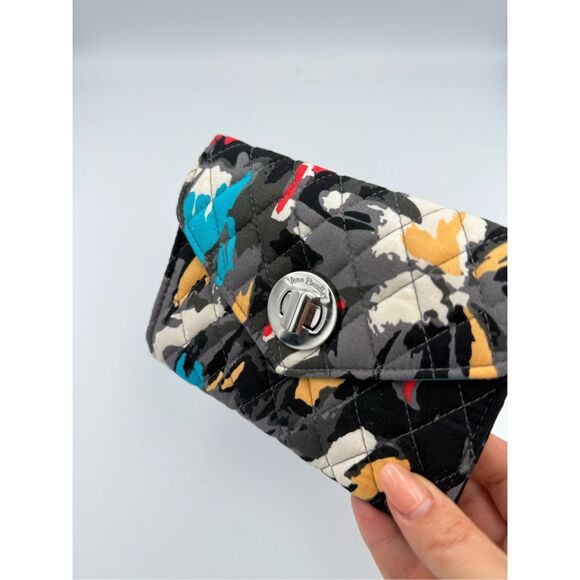 Vera Bradley Womens Splash Floral Quilted Your Turn Smartphone Wristlet Wallet - Picture 7 of 8